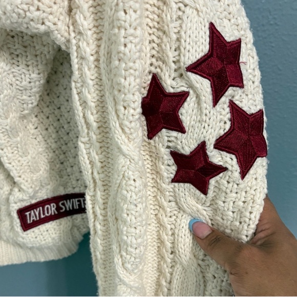 Taylor Swift Cream Cable Knit Cardigan with Red Star Detail - Picture 3 of 5